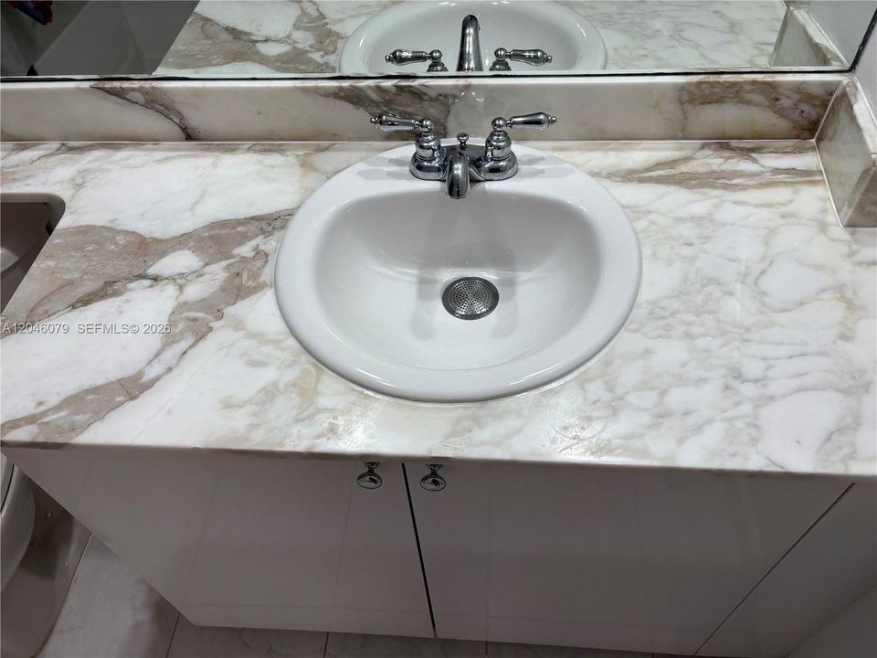 For Sale: $360,000 (1 beds, 1 baths, 754 Square Feet)