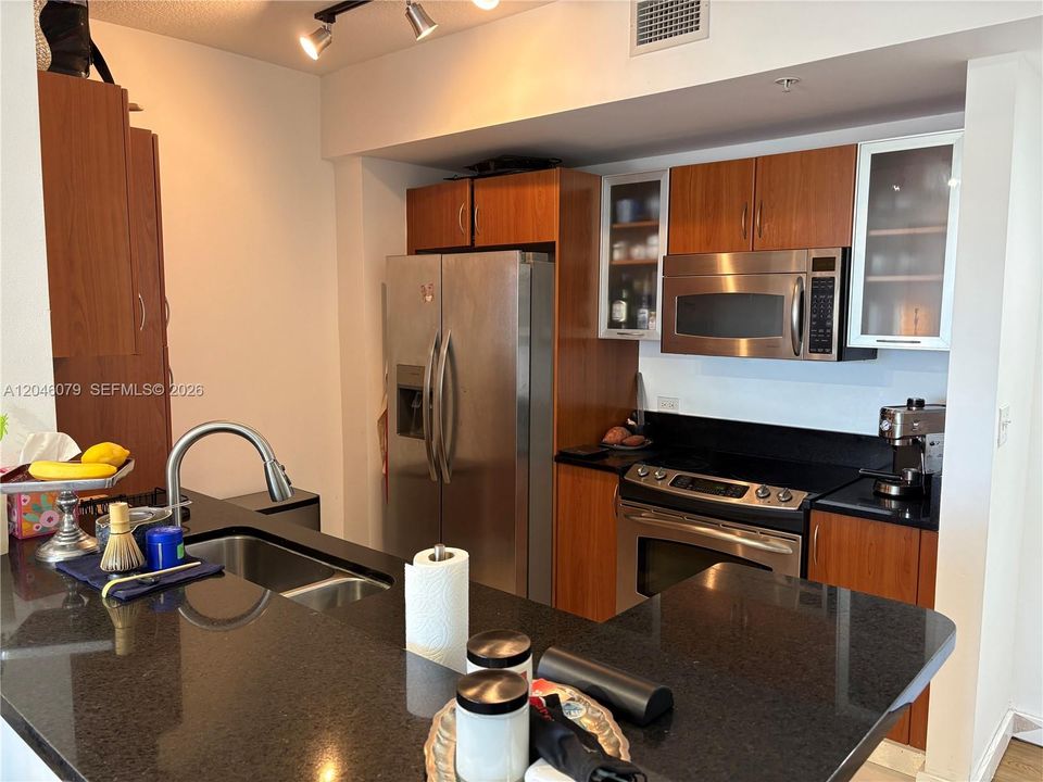 For Sale: $360,000 (1 beds, 1 baths, 754 Square Feet)
