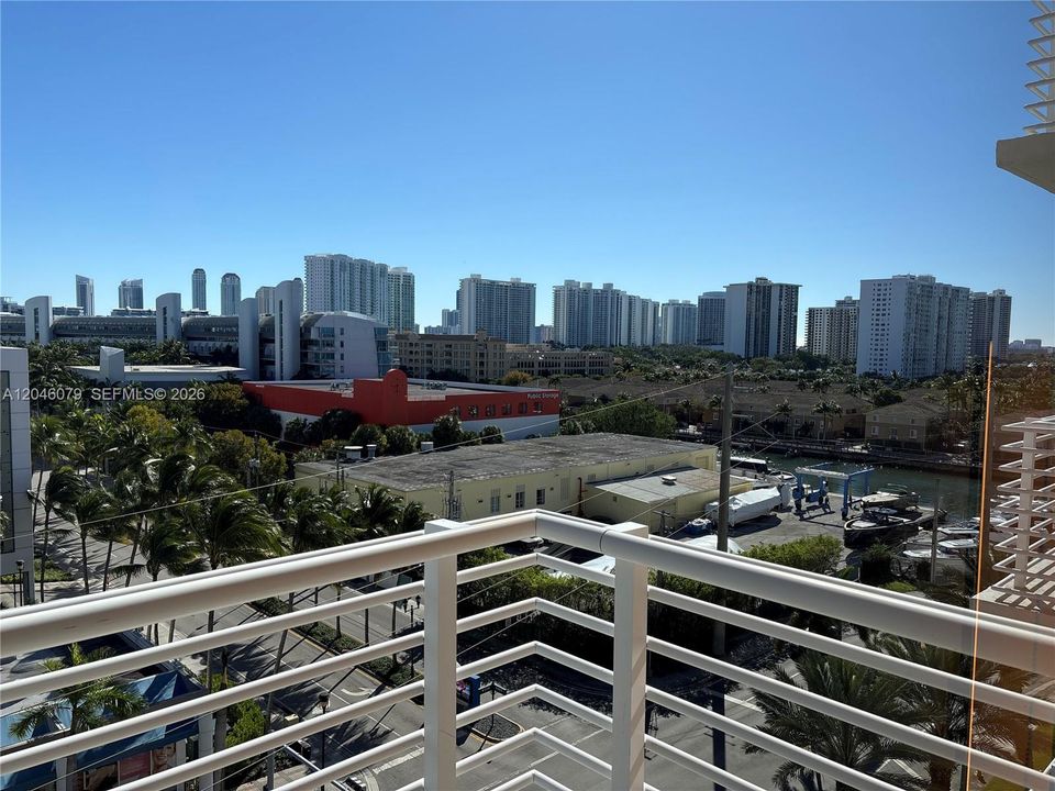 For Sale: $360,000 (1 beds, 1 baths, 754 Square Feet)