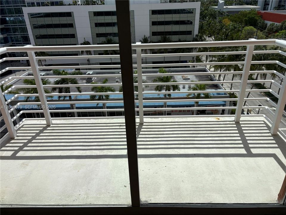 For Sale: $360,000 (1 beds, 1 baths, 754 Square Feet)