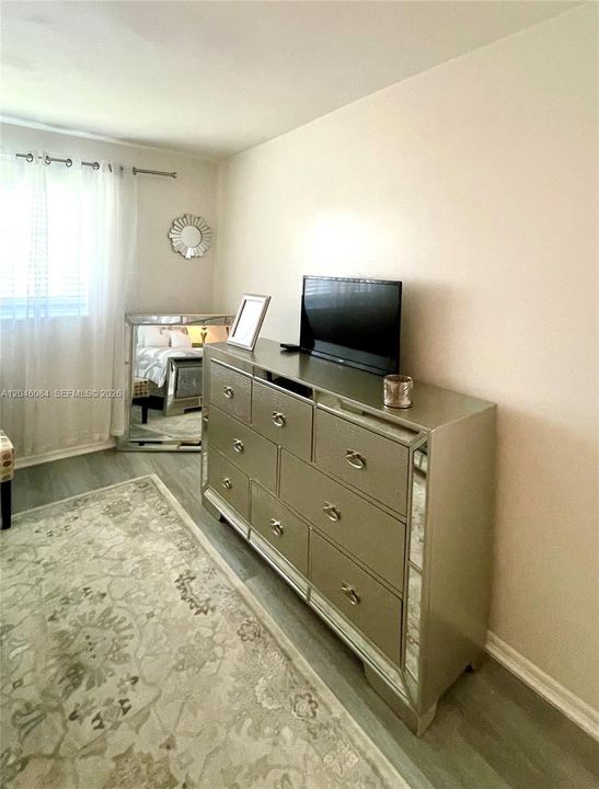 На продажу: $170,000 (2 спален, 2 ванн, 1070 Квадратных фут)