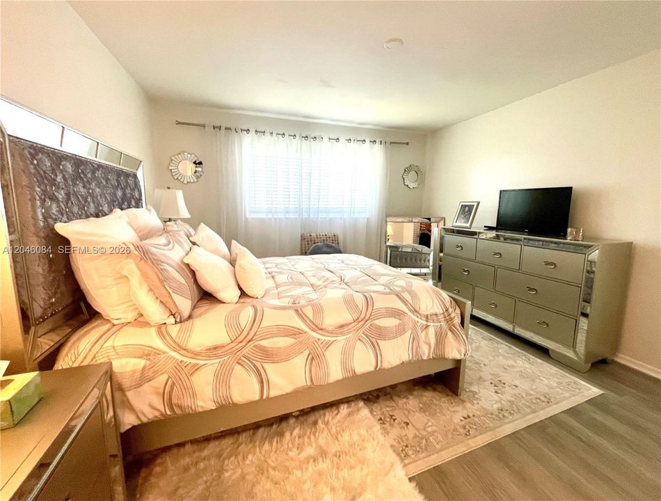 На продажу: $170,000 (2 спален, 2 ванн, 1070 Квадратных фут)