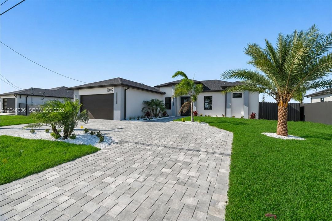 Activo con contrato: $549,900 (4 camas, 3 baños, 1793 Pies cuadrados)