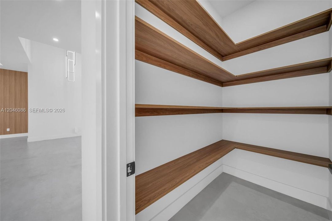 Activo con contrato: $549,900 (4 camas, 3 baños, 1793 Pies cuadrados)