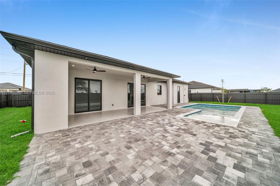 Activo con contrato: $549,900 (4 camas, 3 baños, 1793 Pies cuadrados)