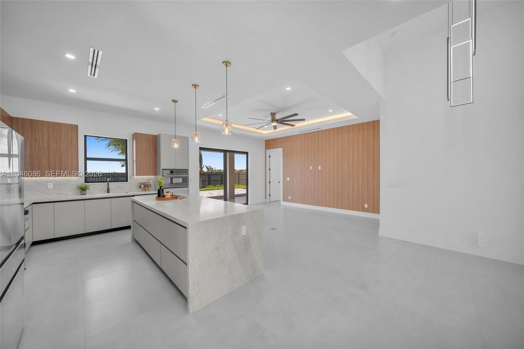 Activo con contrato: $549,900 (4 camas, 3 baños, 1793 Pies cuadrados)
