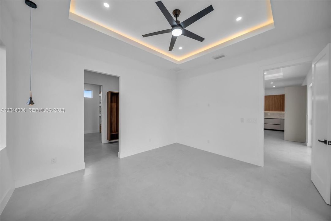 Activo con contrato: $549,900 (4 camas, 3 baños, 1793 Pies cuadrados)