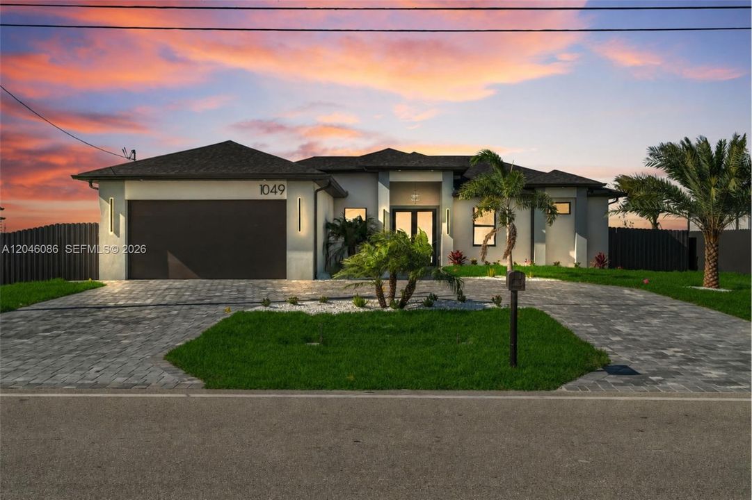 Activo con contrato: $549,900 (4 camas, 3 baños, 1793 Pies cuadrados)