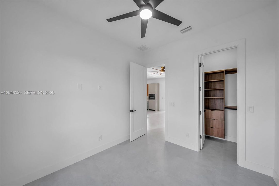 Activo con contrato: $549,900 (4 camas, 3 baños, 1793 Pies cuadrados)