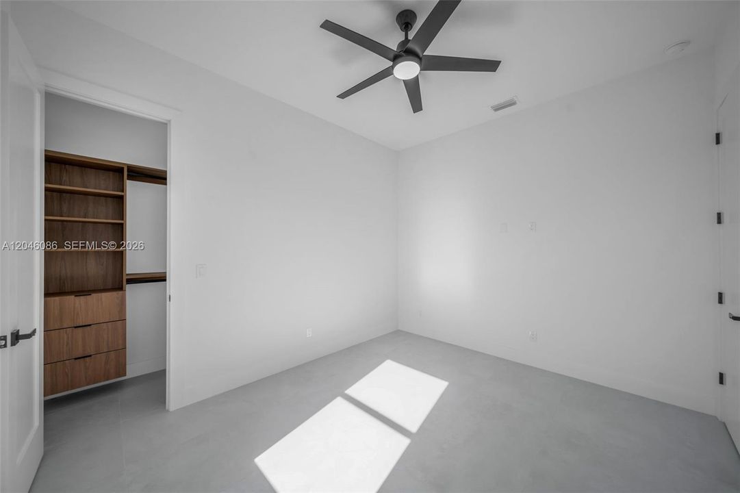 Activo con contrato: $549,900 (4 camas, 3 baños, 1793 Pies cuadrados)