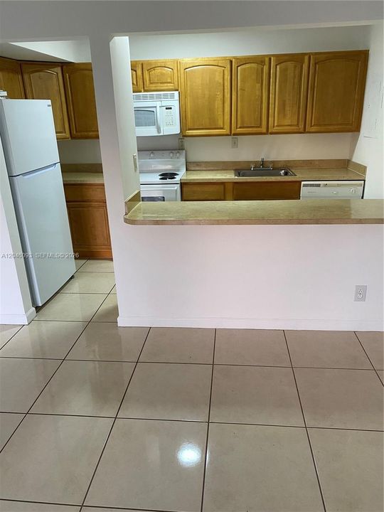 В аренду: $1,800 (1 спален, 1 ванн, 775 Квадратных фут)