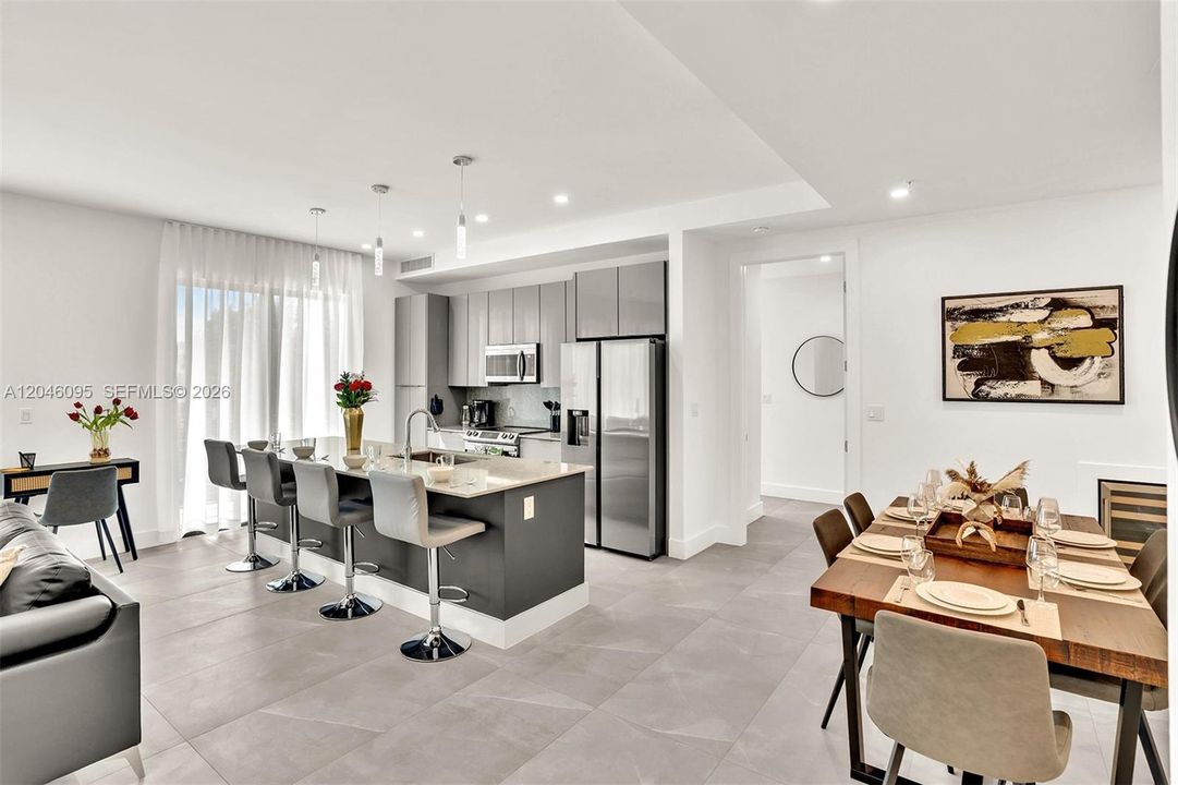 En Renta: $4,950 (3 camas, 3 baños, 1724 Pies cuadrados)