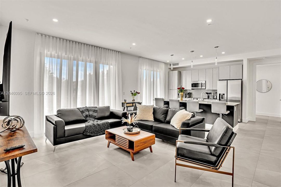 En Renta: $4,950 (3 camas, 3 baños, 1724 Pies cuadrados)