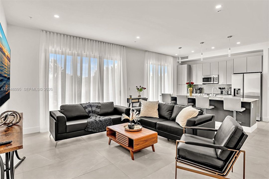 En Renta: $4,950 (3 camas, 3 baños, 1724 Pies cuadrados)