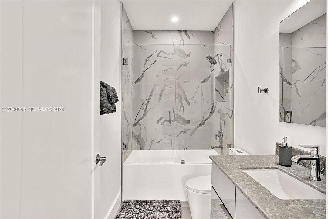 En Renta: $4,950 (3 camas, 3 baños, 1724 Pies cuadrados)