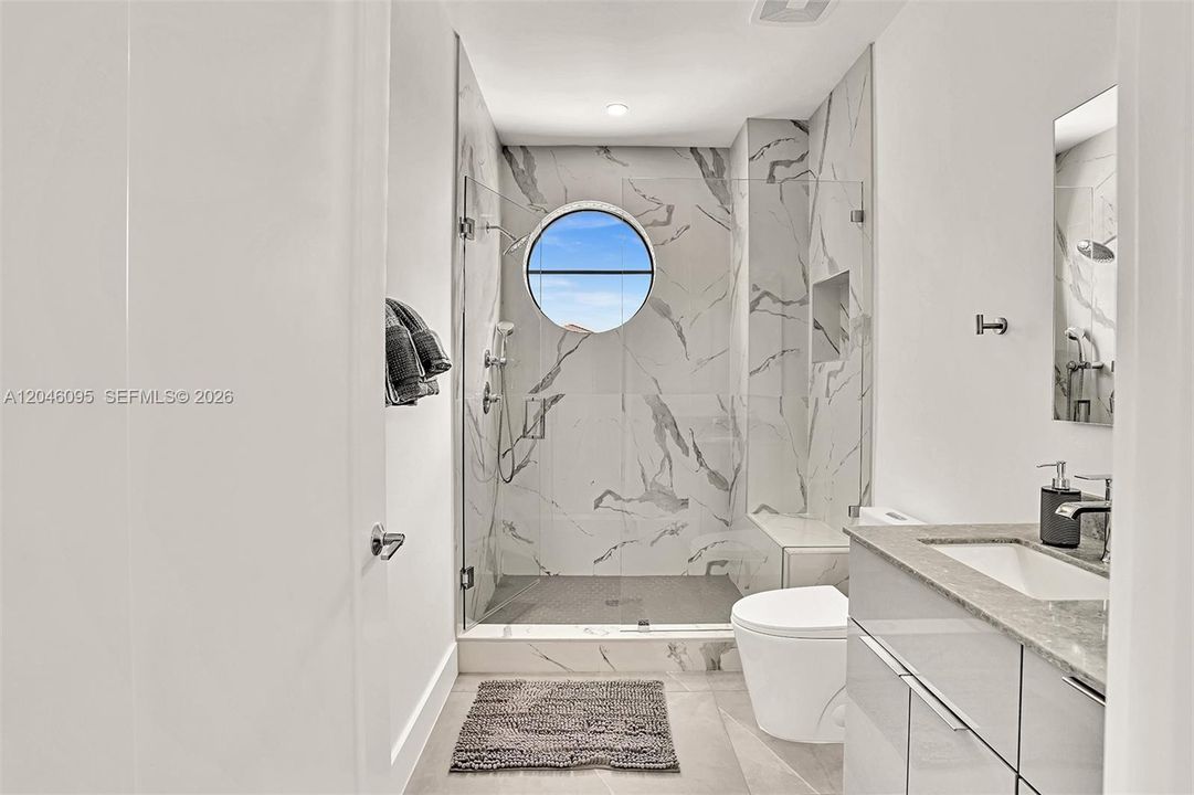 En Renta: $4,950 (3 camas, 3 baños, 1724 Pies cuadrados)