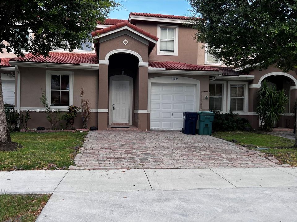 For Rent: $2,800 (4 beds, 3 baths, 1837 Square Feet)