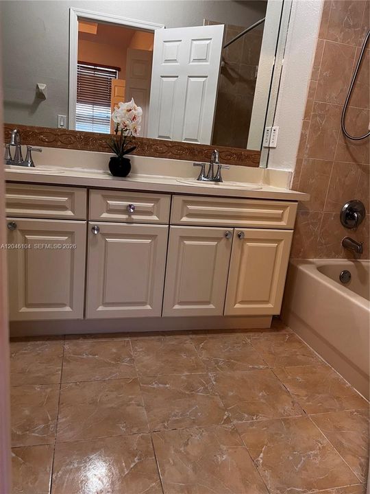 For Rent: $2,800 (4 beds, 3 baths, 1837 Square Feet)