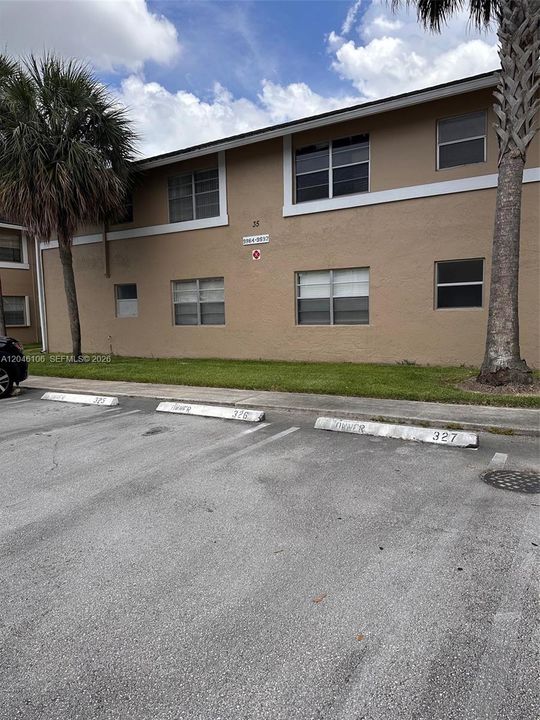 For Rent: $2,100 (2 beds, 2 baths, 768 Square Feet)