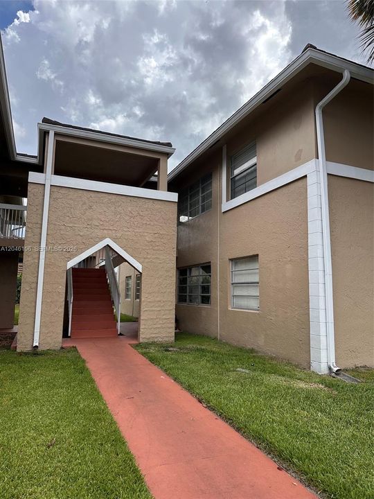 For Rent: $2,100 (2 beds, 2 baths, 768 Square Feet)
