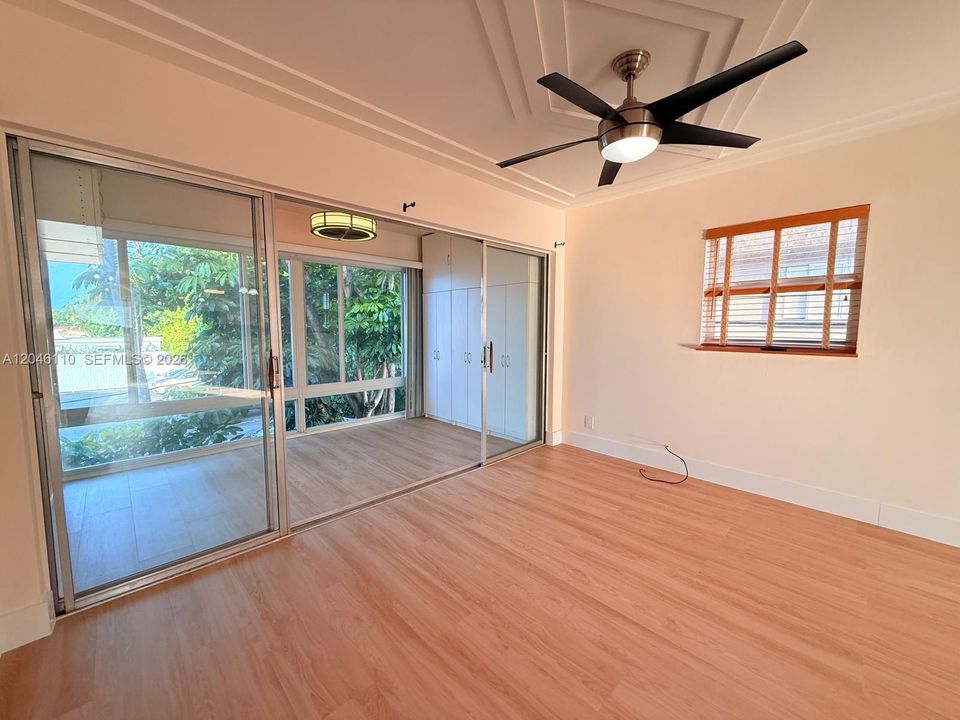 For Sale: $225,000 (2 beds, 2 baths, 1055 Square Feet)