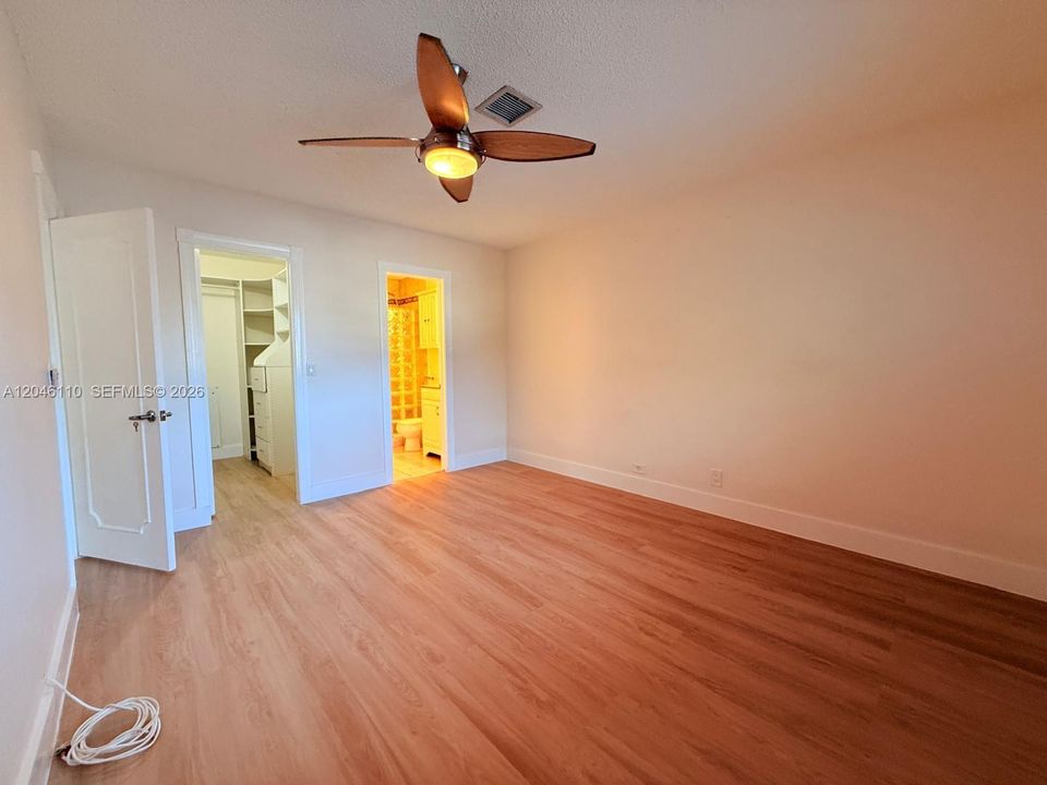 For Sale: $225,000 (2 beds, 2 baths, 1055 Square Feet)