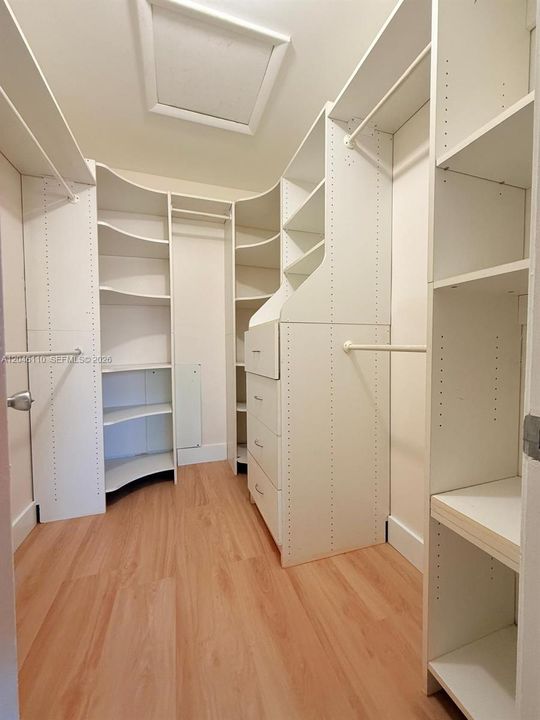 For Sale: $225,000 (2 beds, 2 baths, 1055 Square Feet)