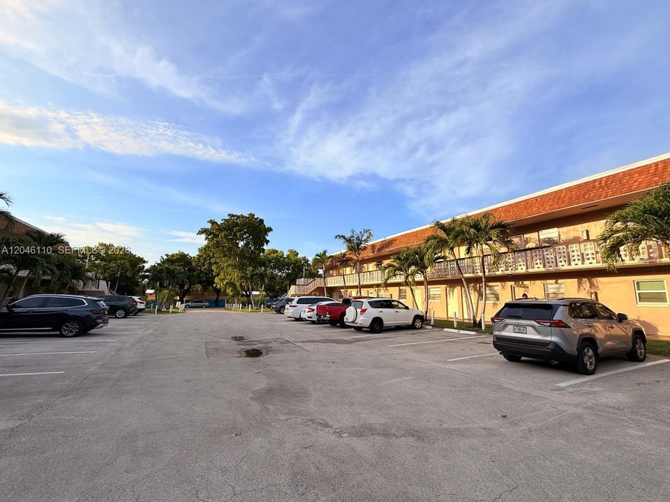 For Sale: $225,000 (2 beds, 2 baths, 1055 Square Feet)