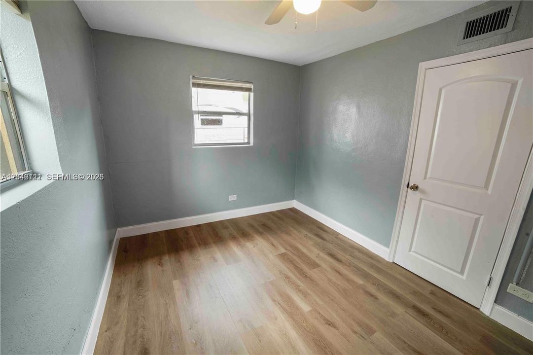 For Rent: $1,950 (2 beds, 1 baths, 1238 Square Feet)