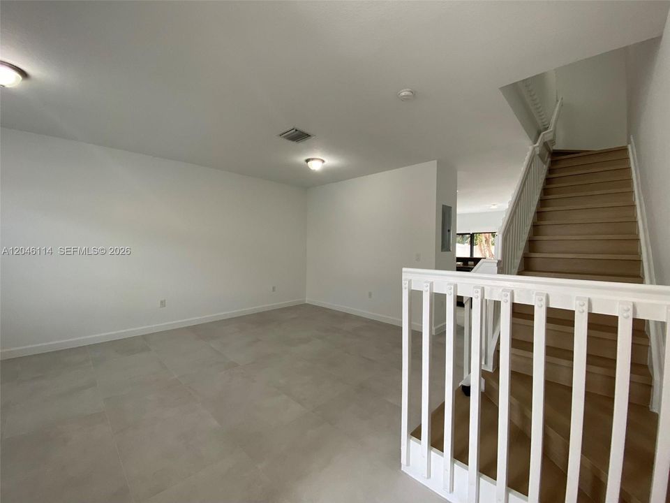 For Rent: $3,350 (3 beds, 2 baths, 1545 Square Feet)