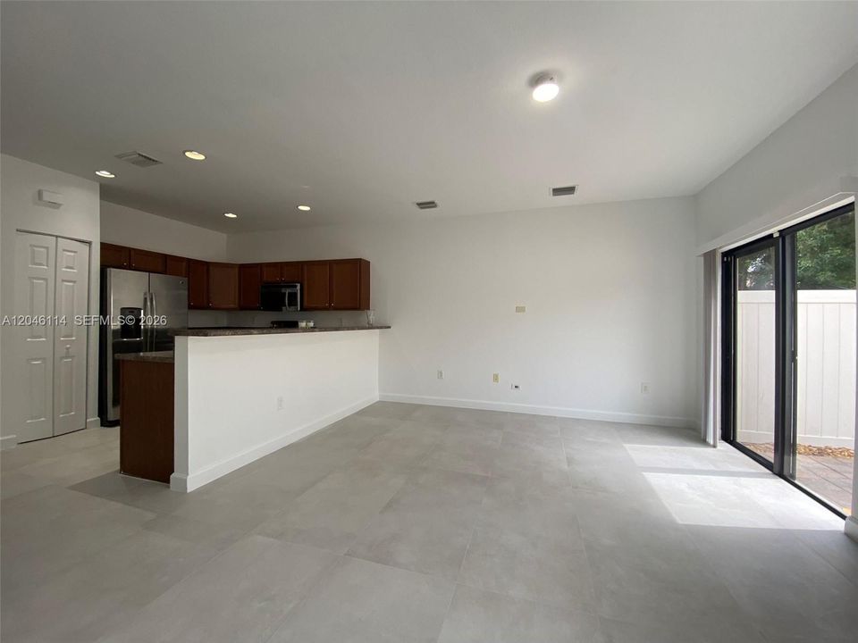 For Rent: $3,350 (3 beds, 2 baths, 1545 Square Feet)