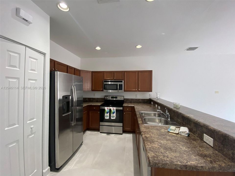 For Rent: $3,350 (3 beds, 2 baths, 1545 Square Feet)