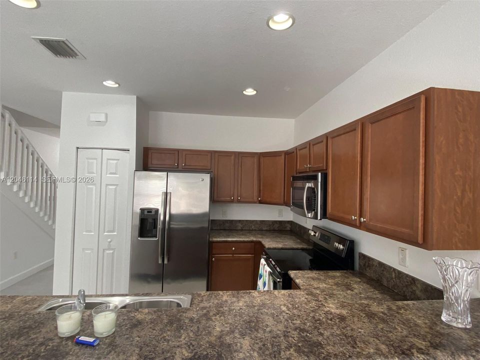 For Rent: $3,350 (3 beds, 2 baths, 1545 Square Feet)
