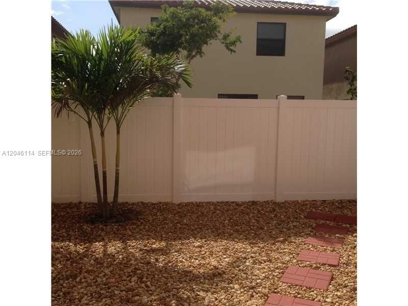 For Rent: $3,350 (3 beds, 2 baths, 1545 Square Feet)