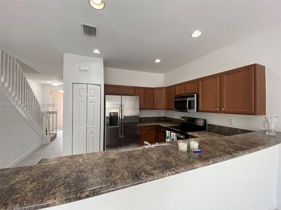 For Rent: $3,350 (3 beds, 2 baths, 1545 Square Feet)