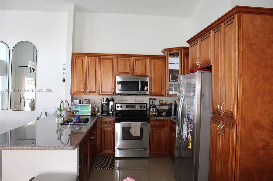В аренду: $3,600 (3 спален, 2 ванн, 1669 Квадратных фут)