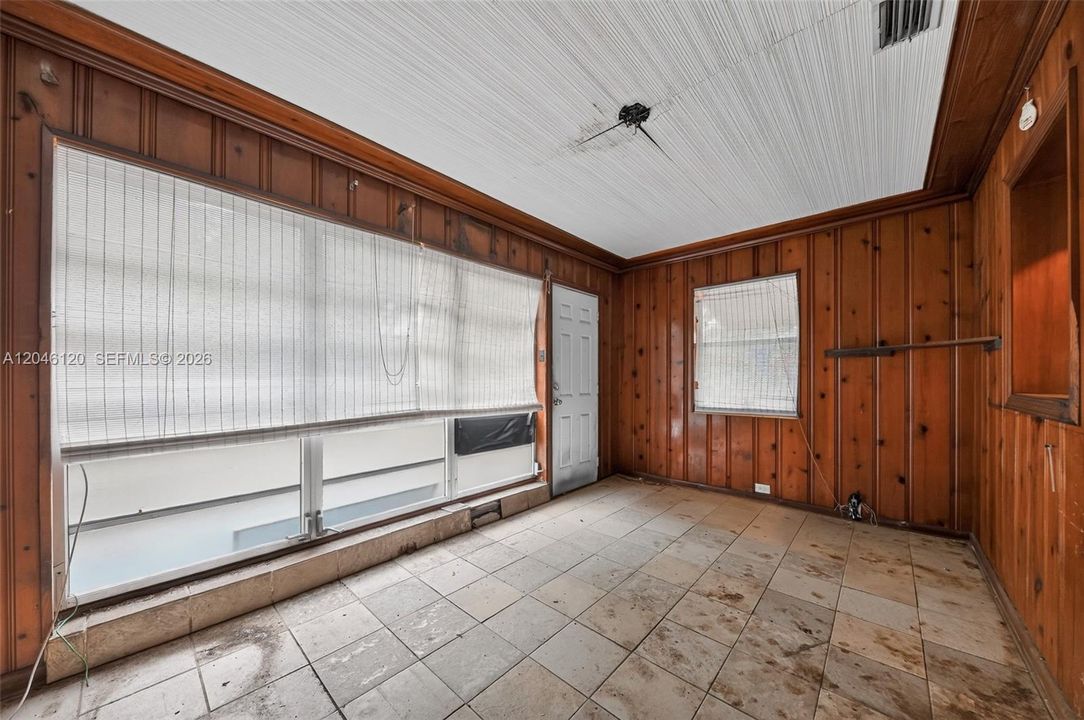 En Venta: $359,900 (2 camas, 1 baños, 1036 Pies cuadrados)
