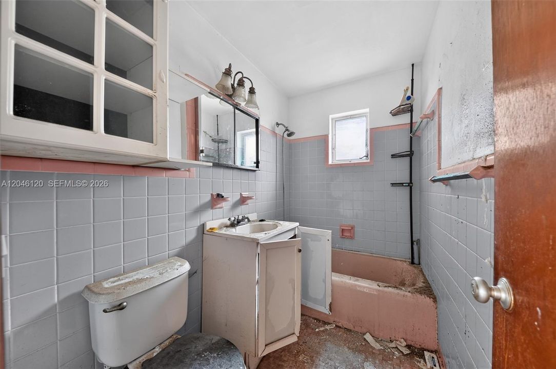 En Venta: $359,900 (2 camas, 1 baños, 1036 Pies cuadrados)