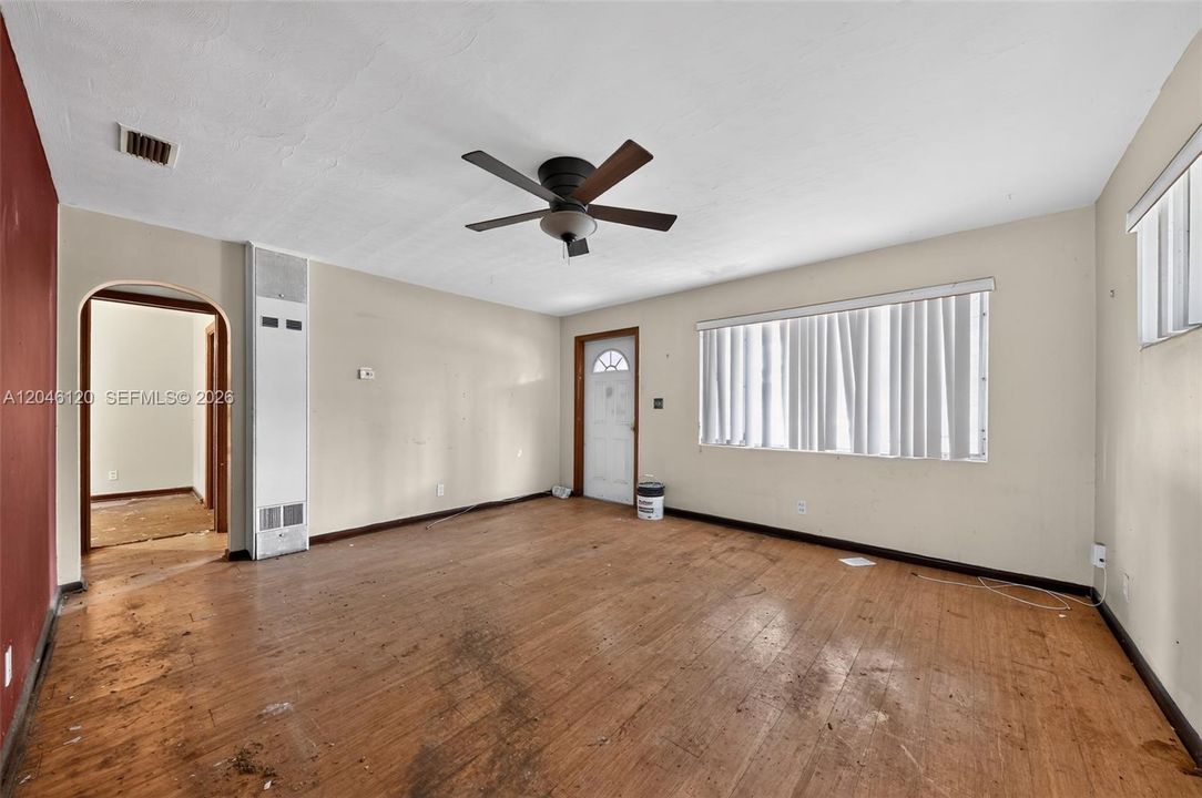 En Venta: $359,900 (2 camas, 1 baños, 1036 Pies cuadrados)