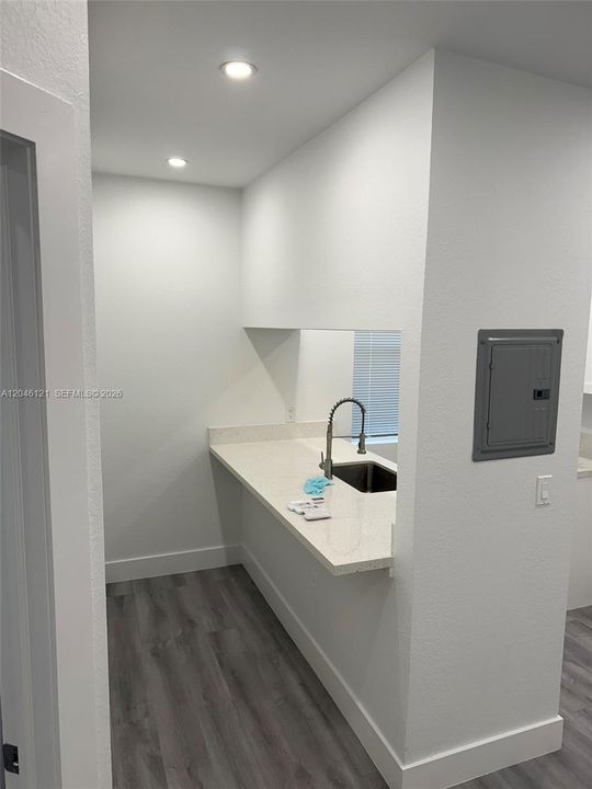 For Rent: $2,150 (2 beds, 1 baths, 6891 Square Feet)