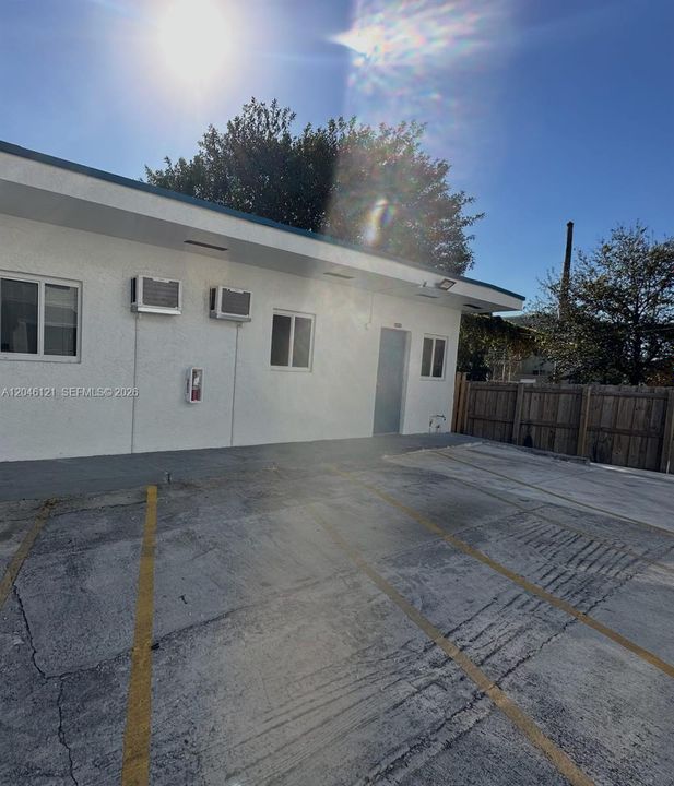 For Rent: $2,150 (2 beds, 1 baths, 6891 Square Feet)