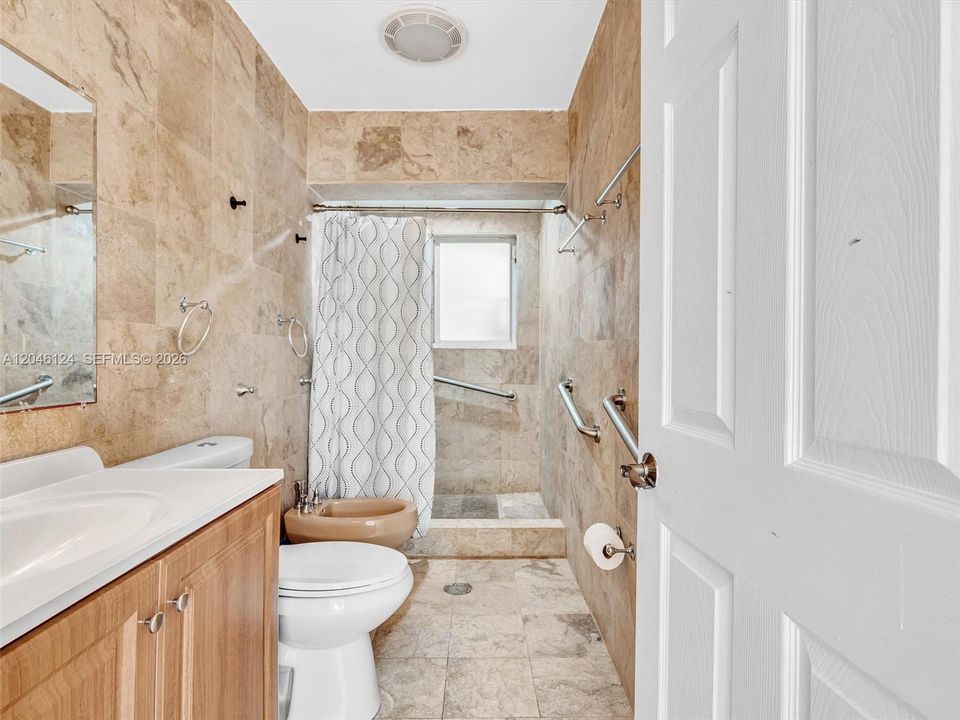 В аренду: $2,200 (2 спален, 1 ванн, 2793 Квадратных фут)