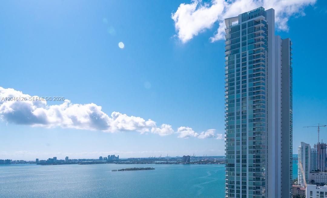 For Rent: $5,850 (2 beds, 3 baths, 1175 Square Feet)