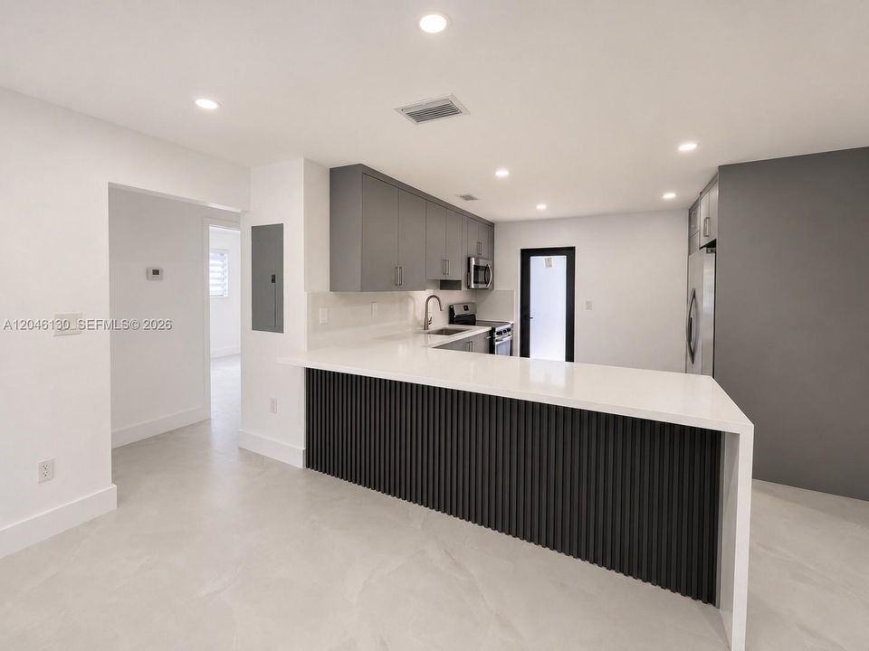 For Rent: $2,750 (2 beds, 1 baths, 1740 Square Feet)