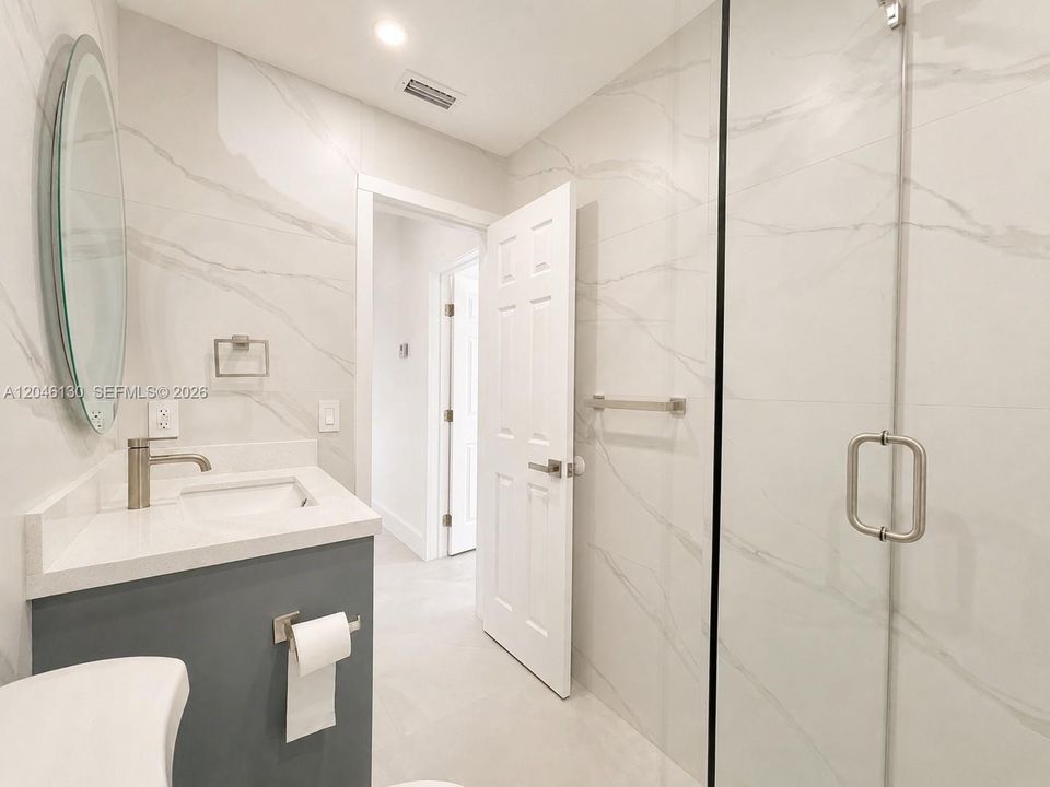 For Rent: $2,750 (2 beds, 1 baths, 1740 Square Feet)