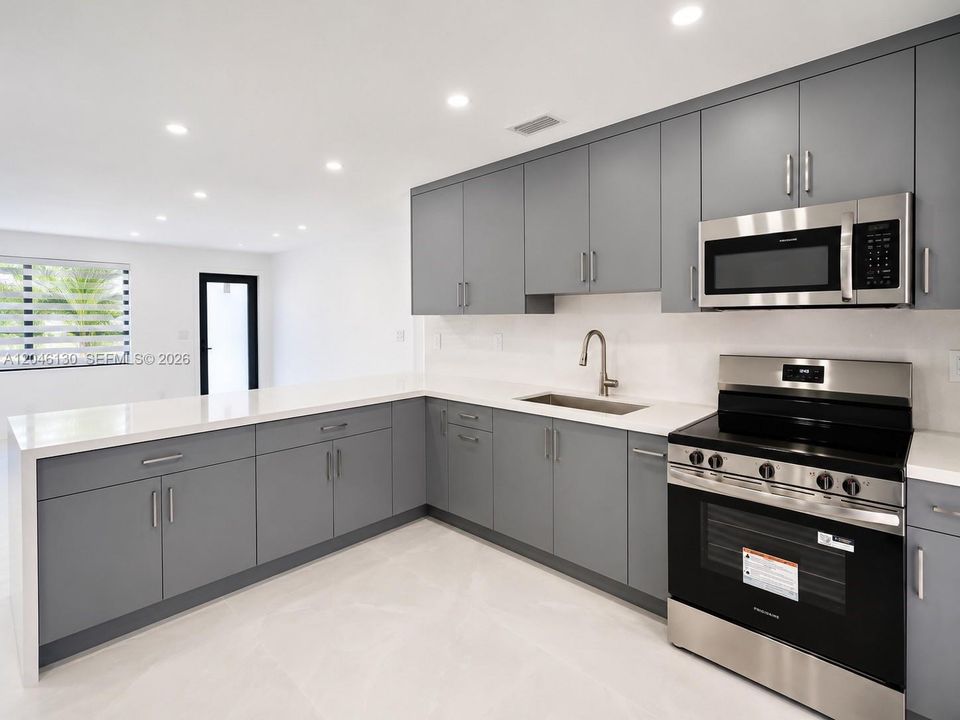 For Rent: $2,750 (2 beds, 1 baths, 1740 Square Feet)