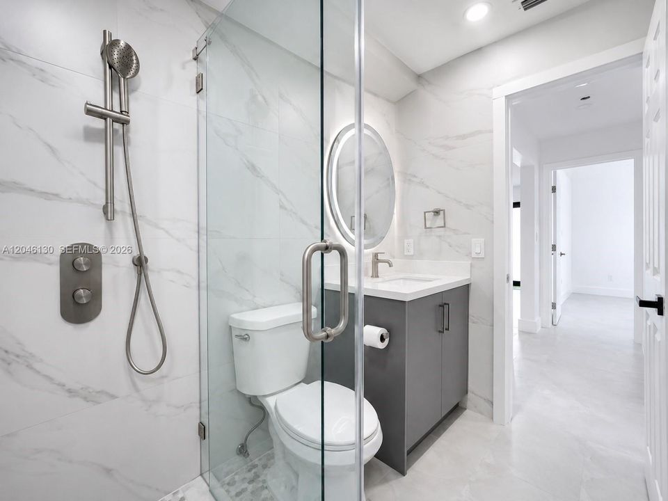 For Rent: $2,750 (2 beds, 1 baths, 1740 Square Feet)