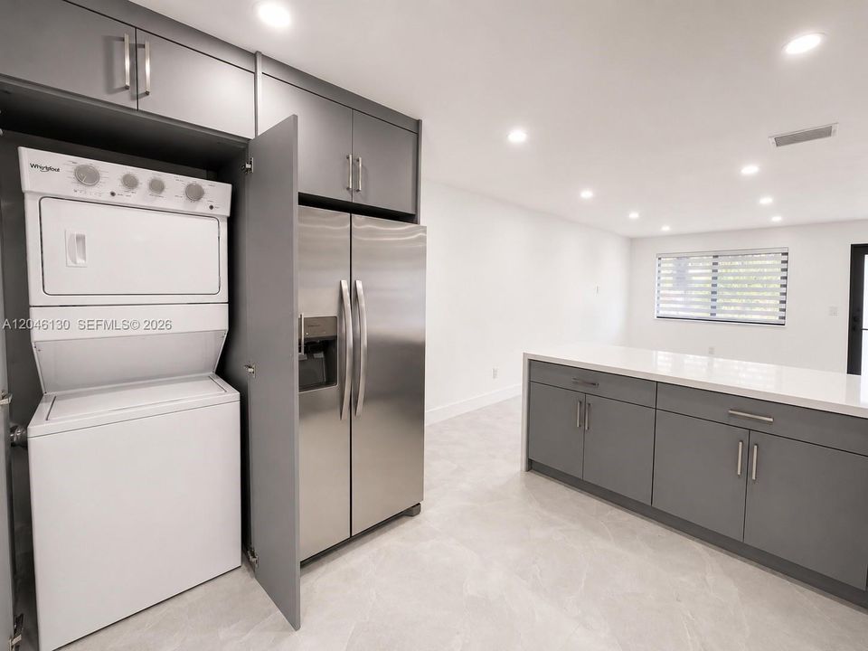 For Rent: $2,750 (2 beds, 1 baths, 1740 Square Feet)