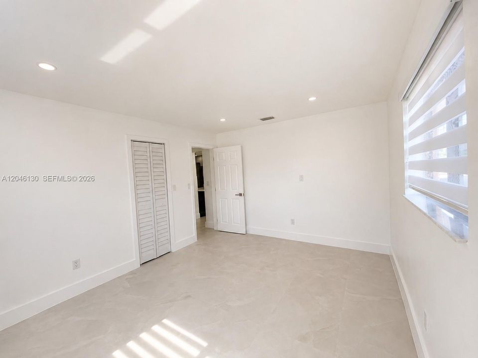 For Rent: $2,750 (2 beds, 1 baths, 1740 Square Feet)