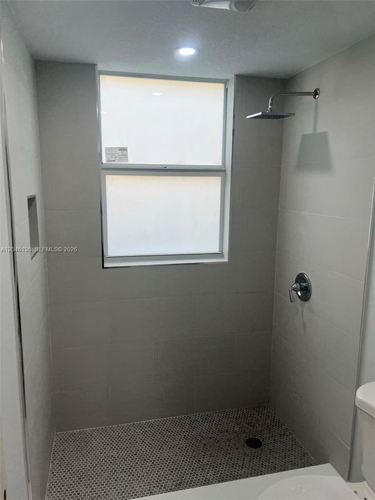 For Rent: $2,000 (2 beds, 1 baths, 6891 Square Feet)